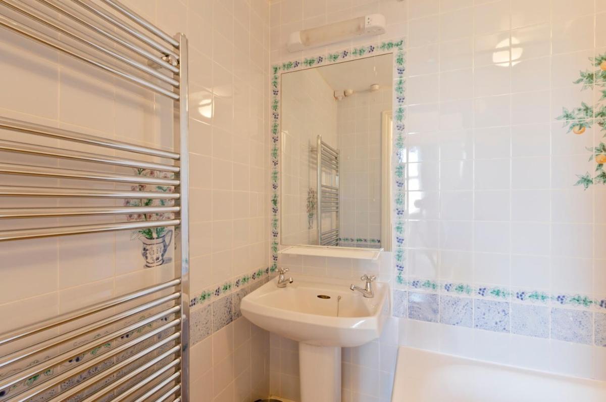 Апартаменты Notting Hill Charm -Sleeps 5 - Urban Retreat Лондон Экстерьер фото